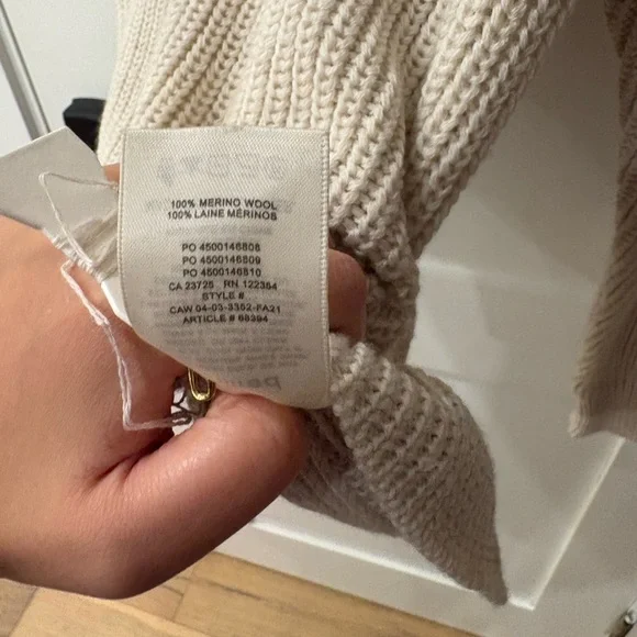 Aritzia Cream Knit Sweater 100% Merino Wool - Picture 4 of 4